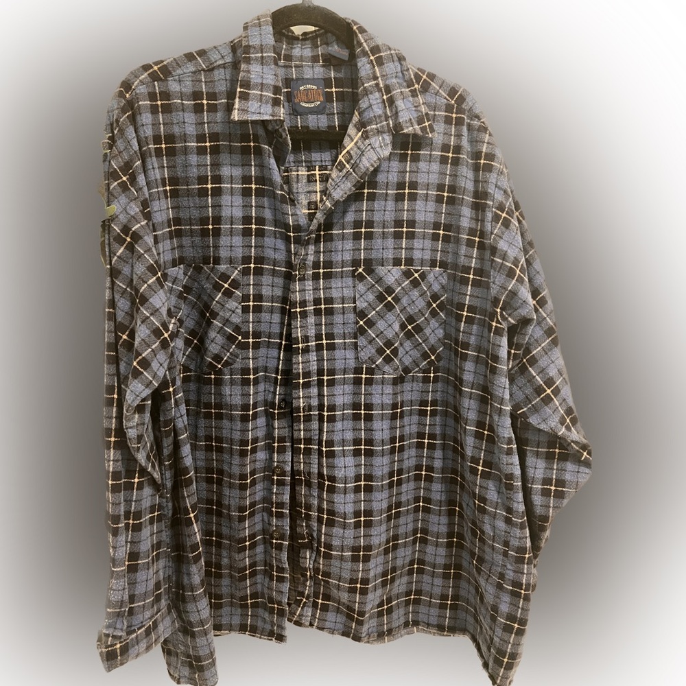 Men blue, black and white plaid flannel size XL